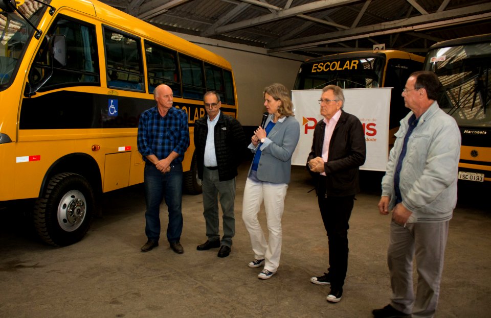 30.08.19 Prefeita entrega ônibus escolar para escolas da zona rural - Foto: Adriana Rabassa