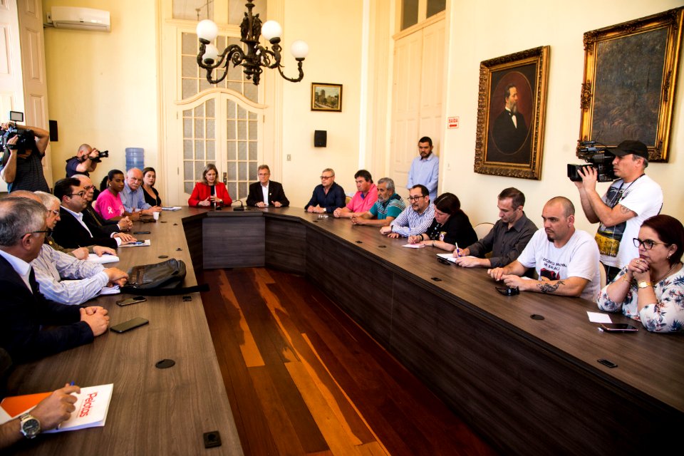 09.10.2019 - Prefeita Paula Mascarenhas durante reunião com representantes do SIMP - Foto: Gustavo Vara