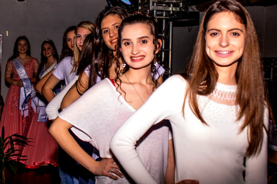 08.09.2019 - Vice-prefeito Idemar Barz e o secretário de Desenvolvimento Rural, Jair Seidel participam de festa na colônia com escolha da corte do pêssego - Foto Michel Corvello