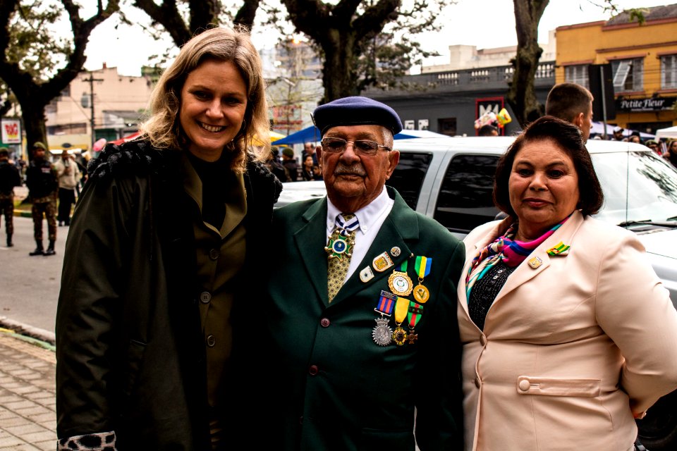 07.09.2019 - Prefeita Paula e o vice-prefeito Idemar Barz prestigiam desfile cívico militar de 7 de setembro - Foto Michel Corvello