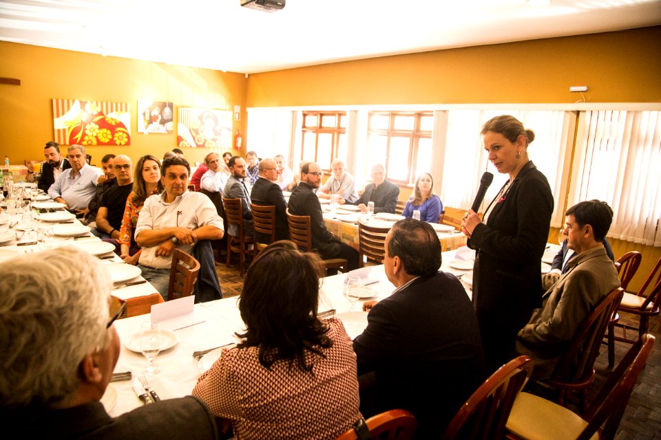 08.10.2019 -  Prefeita Paula Mascarenhas participa de almoço da Aliança Pelotas, com a presença do Secretário de Meio Ambiente, Artur Lemos, e presidente da Fepam, Marjorie Kauffmann - Foto: Gustavo Vara
