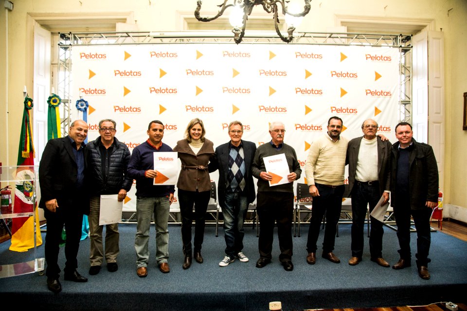 02.09.2019 - Prefeita Paula Mascarenhas realiza a entrega de novas autorizações aos taxistas - Foto: Gustavo Vara