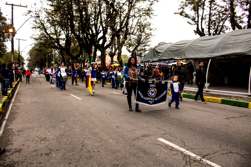07.09.2019 - Prefeita Paula e o vice-prefeito Idemar Barz prestigiam desfile cívico militar de 7 de setembro - Foto Michel Corvello