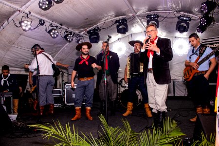 19.09.2019 - Vice-prefeito Idemar Barz prestigia show do grupo Querência - Foto Michel Corvello