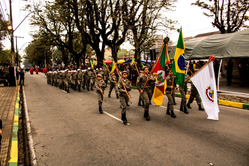 07.09.2019 - Prefeita Paula e o vice-prefeito Idemar Barz prestigiam desfile cívico militar de 7 de setembro - Foto Michel Corvello