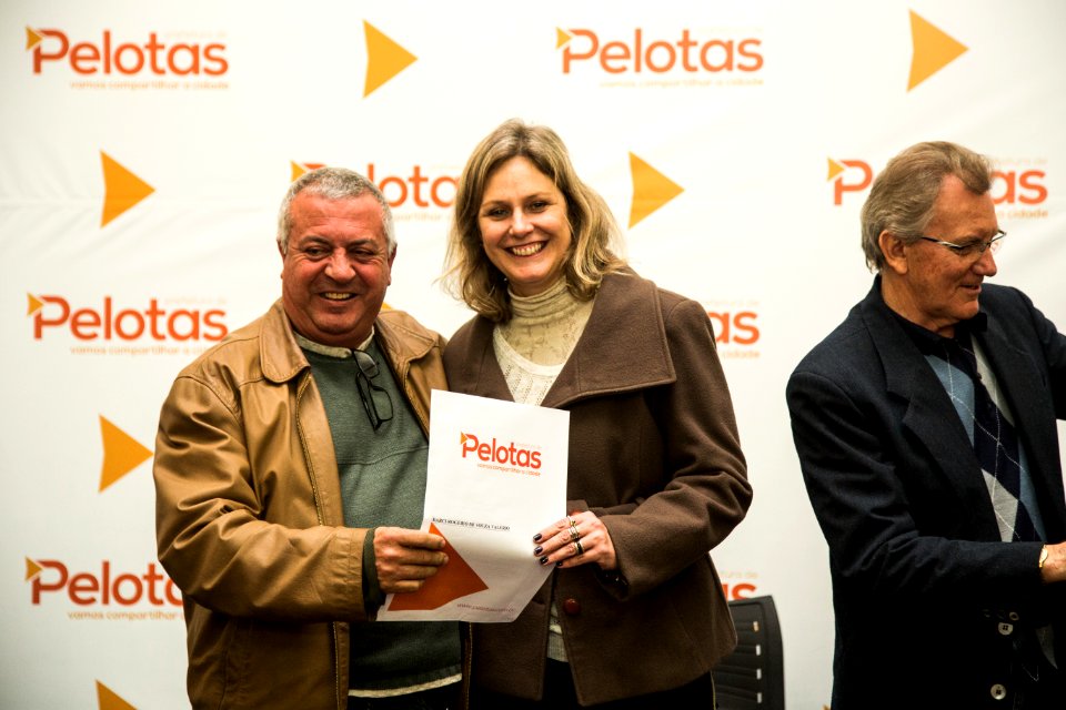 02.09.2019 - Prefeita Paula Mascarenhas realiza a entrega de novas autorizações aos taxistas - Foto: Gustavo Vara