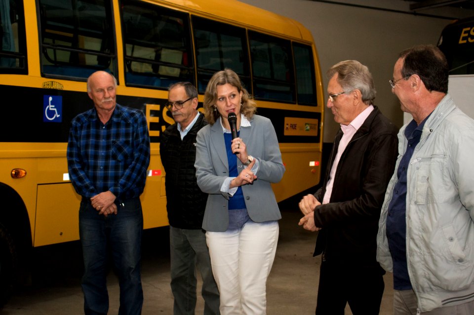 30.08.19 Prefeita entrega ônibus escolar para escolas da zona rural - Foto: Adriana Rabassa