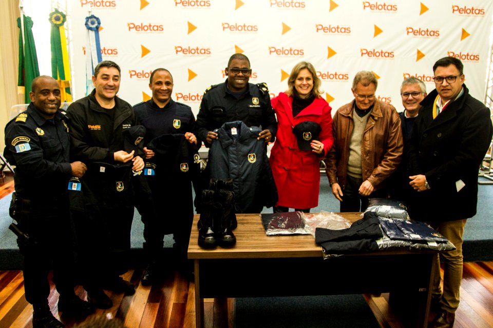 15.08.2019 - Prefeita Paula Mascarenhas realiza a entrega dos novos fardamentos da Guarda Municipal - Foto: Gustavo Vara