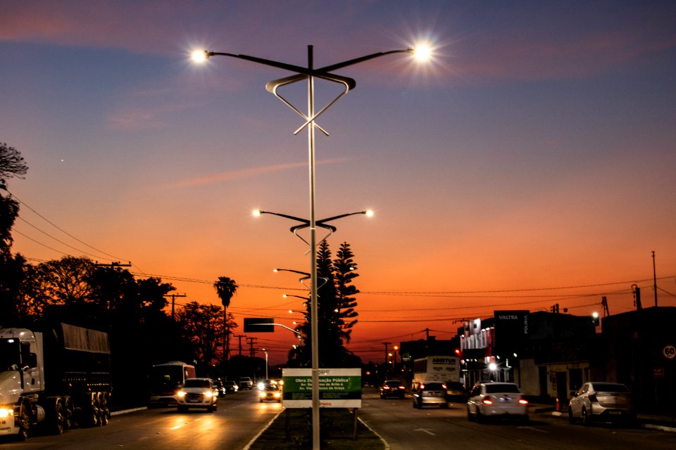 11.10.2019 - Prefeita Paula Mascarenhas realiza caminhada de entrega das obras de iluminação da avenida Viscondessa da Graça e rua Saturnino de Brito - Foto Michel Corvello