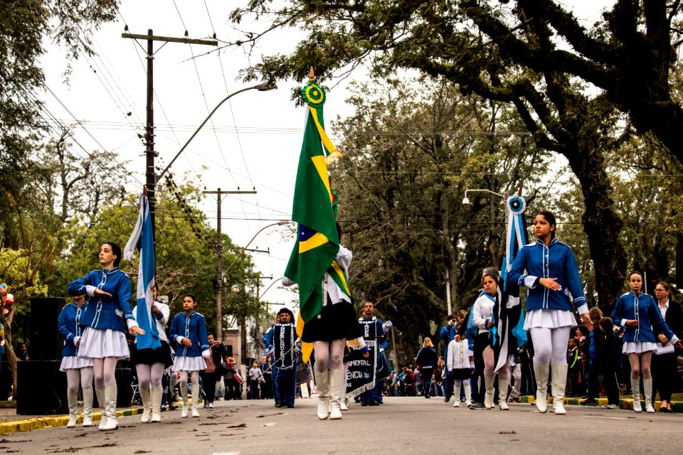 07.09.2019 - Prefeita Paula e o vice-prefeito Idemar Barz prestigiam desfile cívico militar de 7 de setembro - Foto Michel Corvello