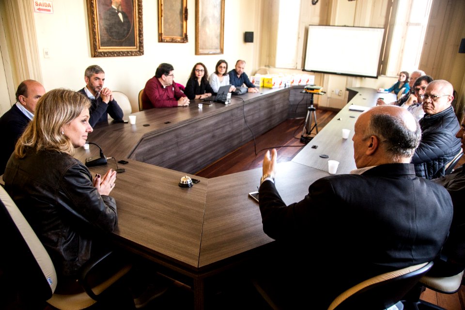 27.08.2019 - Prefeita Paula Mascarenhas em reunião com o CDL sobre os resultados da Fenadoce - Foto: Gustavo Vara