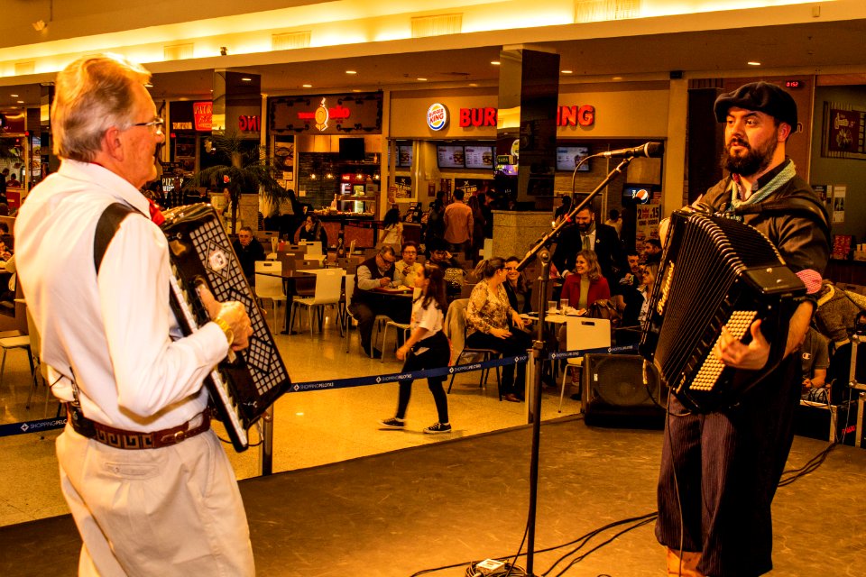 19.09.2019 - Prefeita Paula Mascarenhas prestigia apresentação do vice Idemar Barz e o músico Alci Vieira Jr - Foto Michel Corvello