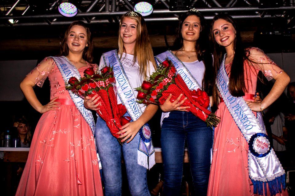 08.09.2019 - Vice-prefeito Idemar Barz e o secretário de Desenvolvimento Rural, Jair Seidel participam de festa na colônia com escolha da corte do pêssego - Foto Michel Corvello