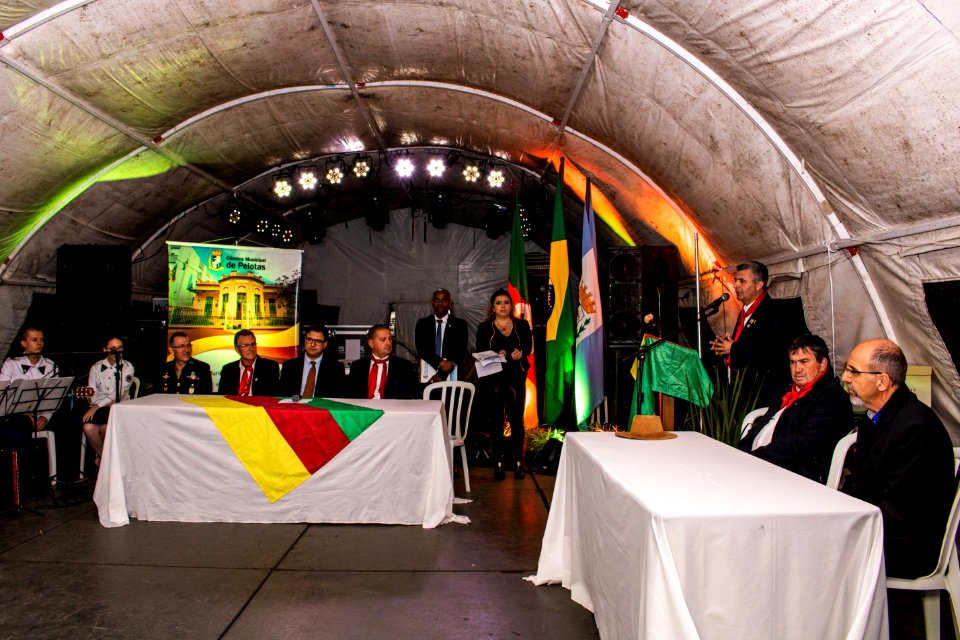 18.09.2019 - Vice-prefeito Idemar Barz participa de Sessão solene da Câmara de Vereadores, para entrega da Comenda João Simões Lopes Neto - Foto Michel Corvello