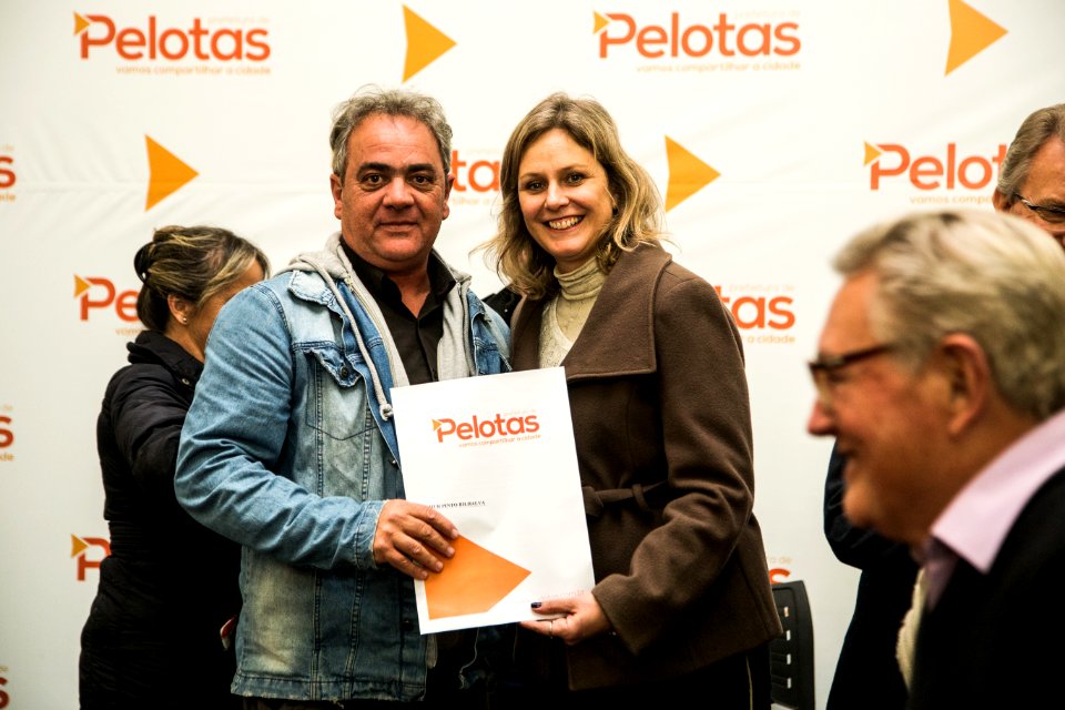 02.09.2019 - Prefeita Paula Mascarenhas realiza a entrega de novas autorizações aos taxistas - Foto: Gustavo Vara