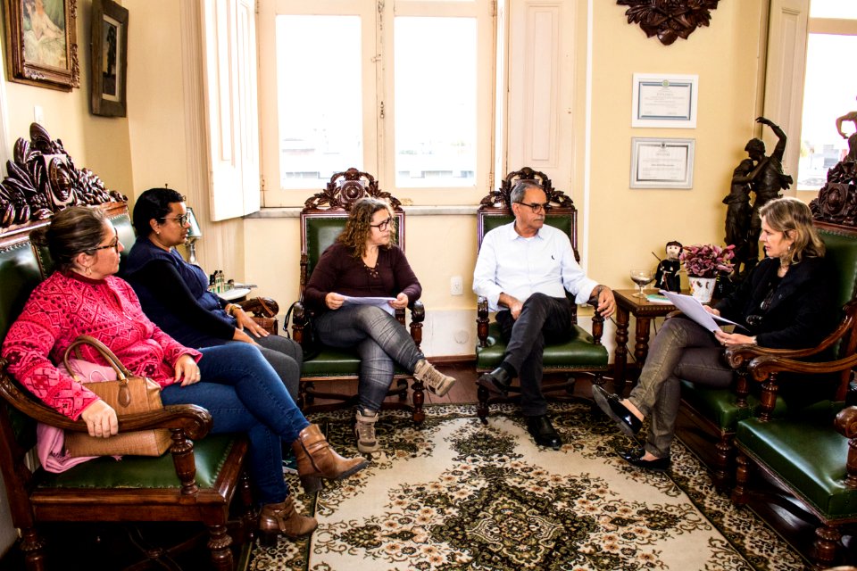 25.09.2019 - Prefeita Paula Mascarenhas em reunião com a Amparho - Foto Michel Corvello