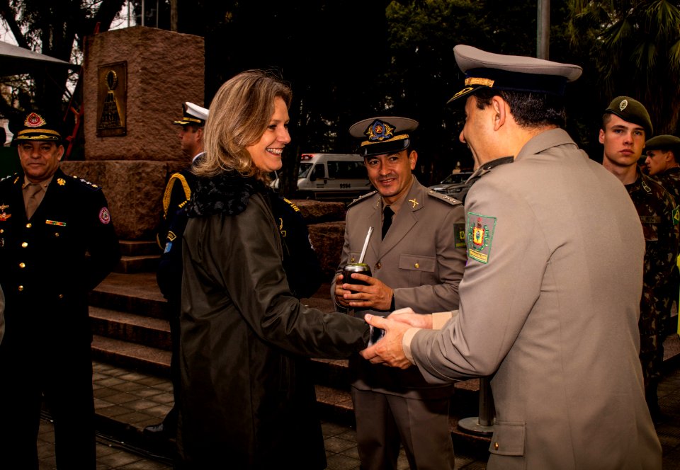 07.09.2019 - Prefeita Paula e o vice-prefeito Idemar Barz prestigiam desfile cívico militar de 7 de setembro - Foto Michel Corvello