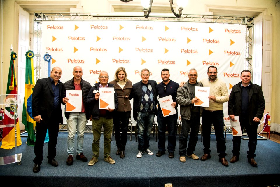 02.09.2019 - Prefeita Paula Mascarenhas realiza a entrega de novas autorizações aos taxistas - Foto: Gustavo Vara