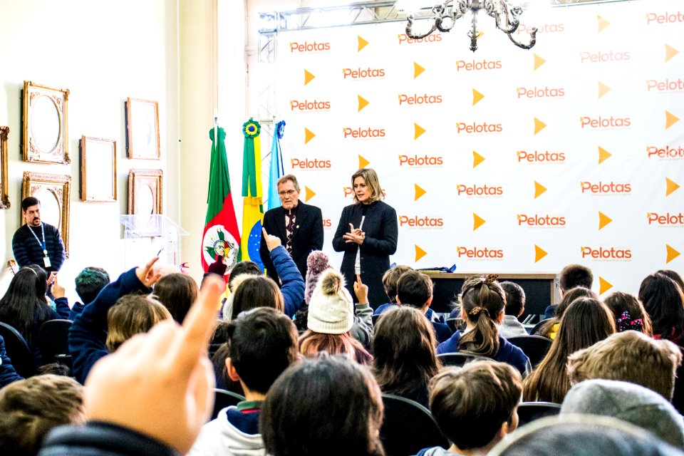 04.07.2019 - Prefeita Paula Mascarenhas recebe alunos do 4º ano do Colégio São José, para entrega de cartas do projeto “Cartas à Prefeita”  - Foto Michel Corvello