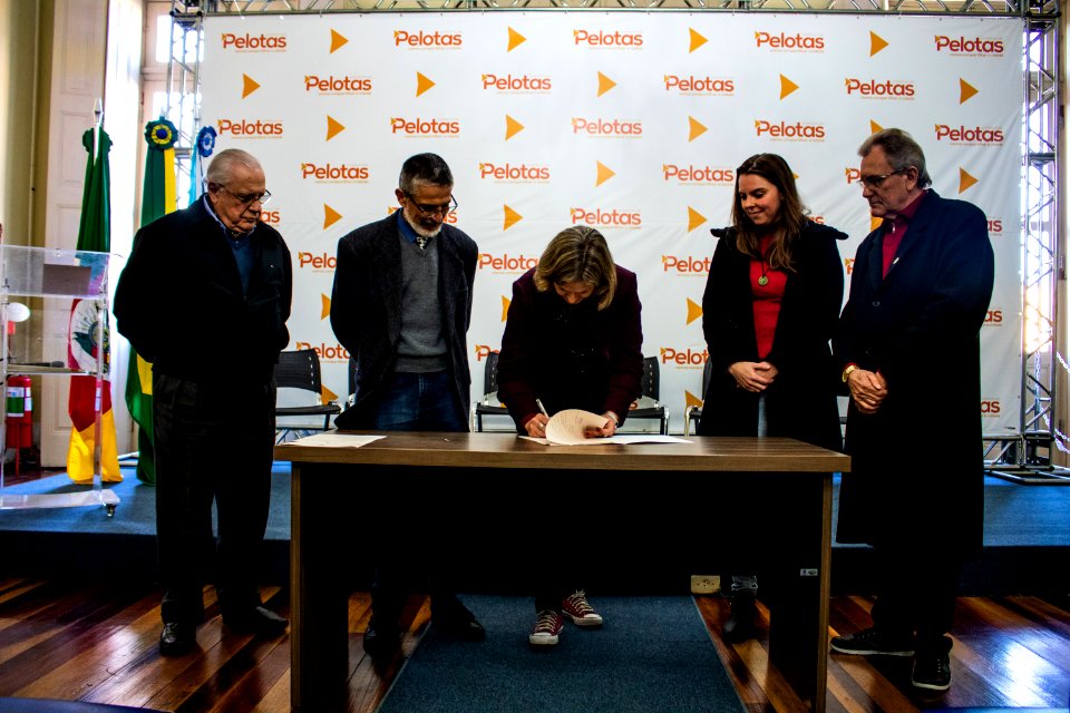 17.07.2019 - Prefeita Paula Mascarenhas realiza cerimônia para assinatura de leis de vereadores - Foto Michel Corvello