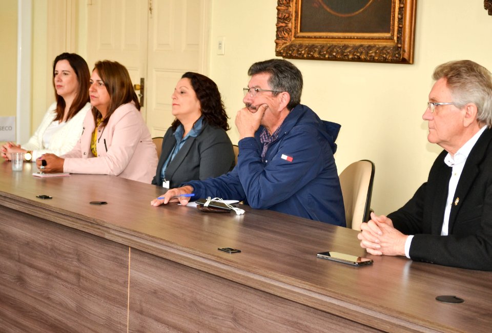 17.10.19 Prefeita recebe líder Raps Maryanne Ribeiro - Foto Adriana Rabassa