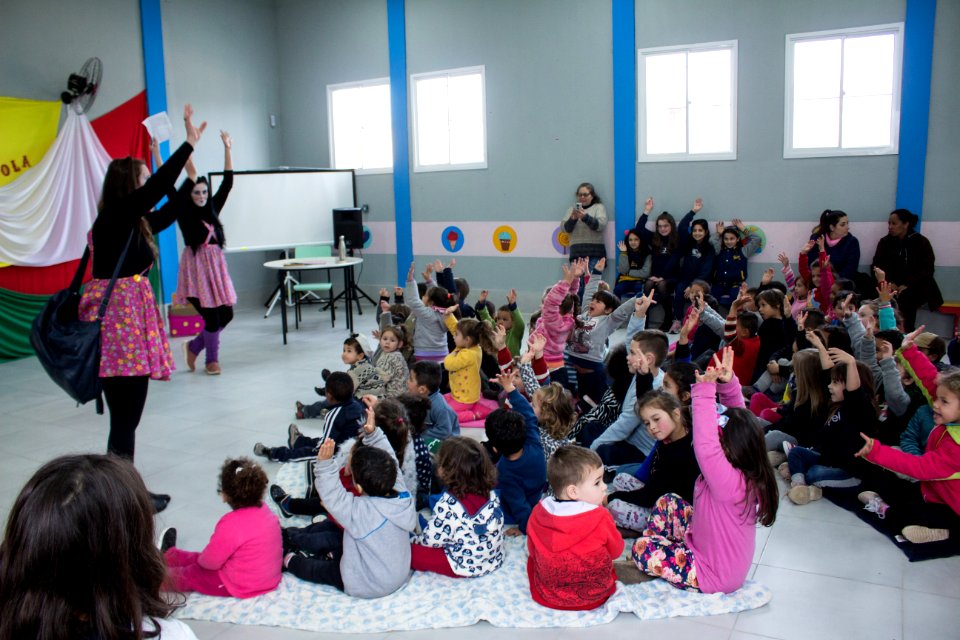15.08.2019   Entrega de doação de livros do Colégio São José - Fotos Igor Sobral