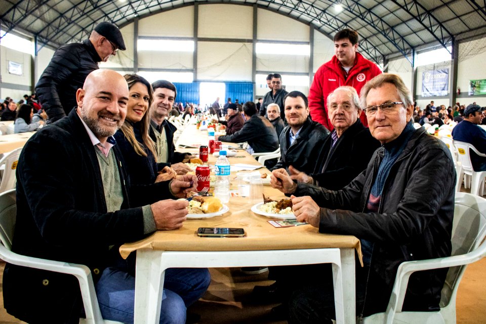 27.07.2019 - Prefeito em exercício Idemar Barz prestigia almoço na Paróquia São Cristovão em comemoração ao Dia do Motorista - Foto Michel Corvello