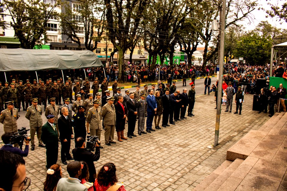 07.09.2019 - Prefeita Paula e o vice-prefeito Idemar Barz prestigiam desfile cívico militar de 7 de setembro - Foto Michel Corvello