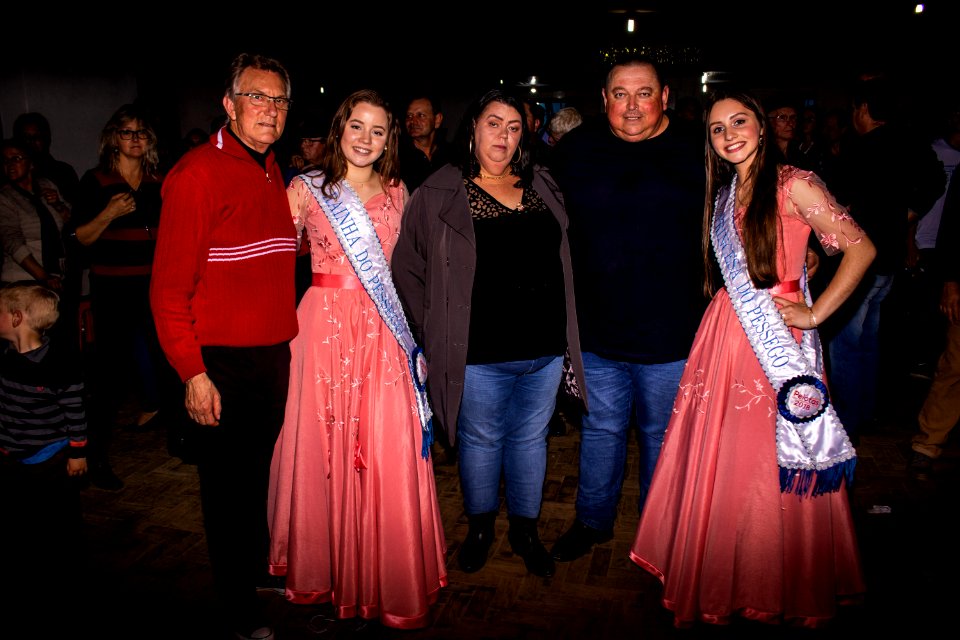 08.09.2019 - Vice-prefeito Idemar Barz e o secretário de Desenvolvimento Rural, Jair Seidel participam de festa na colônia com escolha da corte do pêssego - Foto Michel Corvello