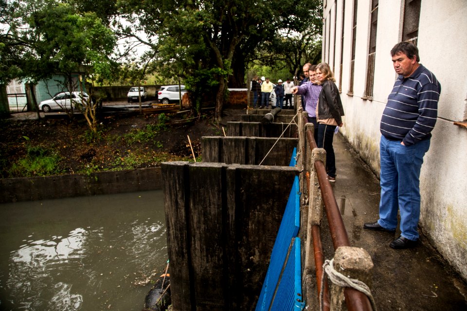 04.10.2019 - Prefeita Paula Mascarenhas vistoria sistema de drenagem na Casa de Bomba Anglo e obra na rua Gomes Carneiro - Foto: Gustavo Vara