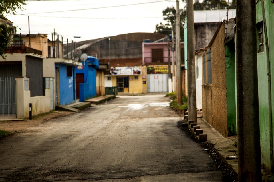 15.08.2019 - Prefeita Paula Mascarenhas e o vice Idemar Barz realizam caminhada de entrega dos passeios 21 e 26 da Cohab Lindoia - Foto: Gustavo Vara