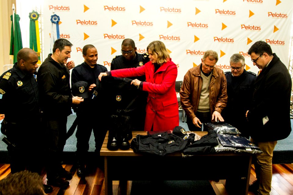 15.08.2019 - Prefeita Paula Mascarenhas realiza a entrega dos novos fardamentos da Guarda Municipal - Foto: Gustavo Vara