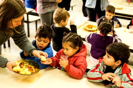 02.08.2019 - Produção de receitas com farinha de arroz pelas merendeiras - Foto: Gustavo Vara