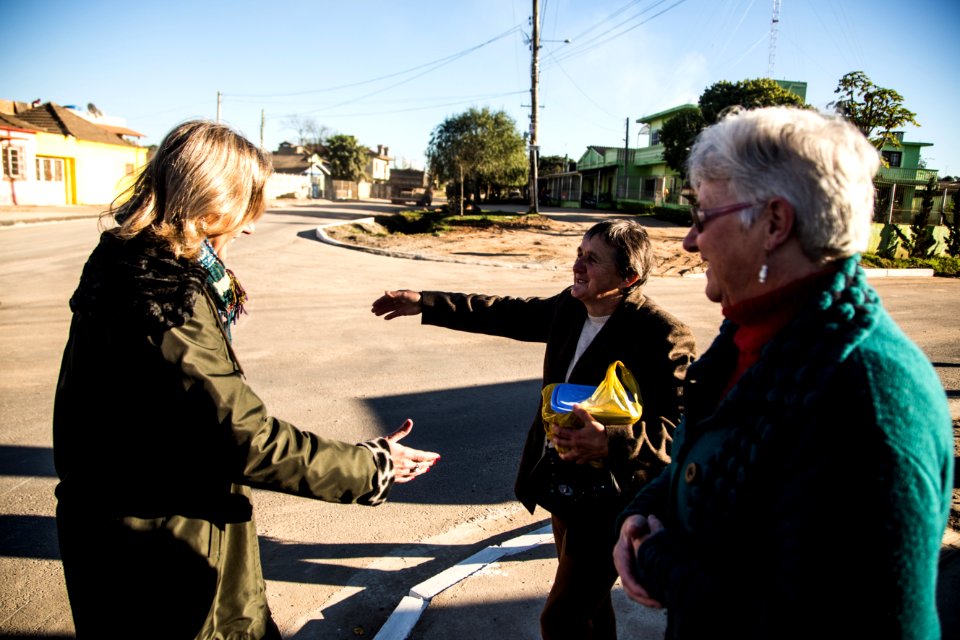 27.06.2019 - Prefeita Paula Mascarenhas e o vice Idemar Barz acompanham o início do mutirão na Sanga Funda e entrega as obras de requalificação da avenida Ildefonso Simões Lopes - Foto: Gustavo Vara