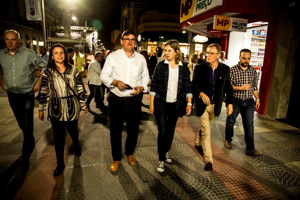 30.09.2019 - Prefeita Paula Mascarenhas e o vice Idemar Barz na caminhada de entrega do Calçadão da rua Andrade Neves - Foto: Gustavo Vara