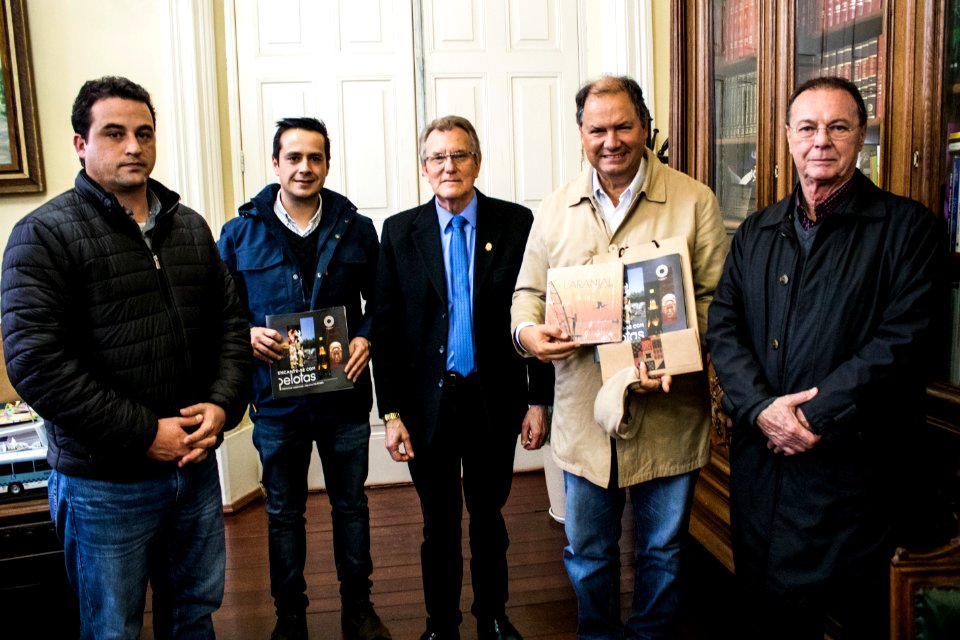 24.07.2019 - Prefeito em exercício Idemar Barz em reunião com deputado federal Alceu Moreira, o secretário Jair Seidel e o gerente da Ceee - Foto Michel Corvello