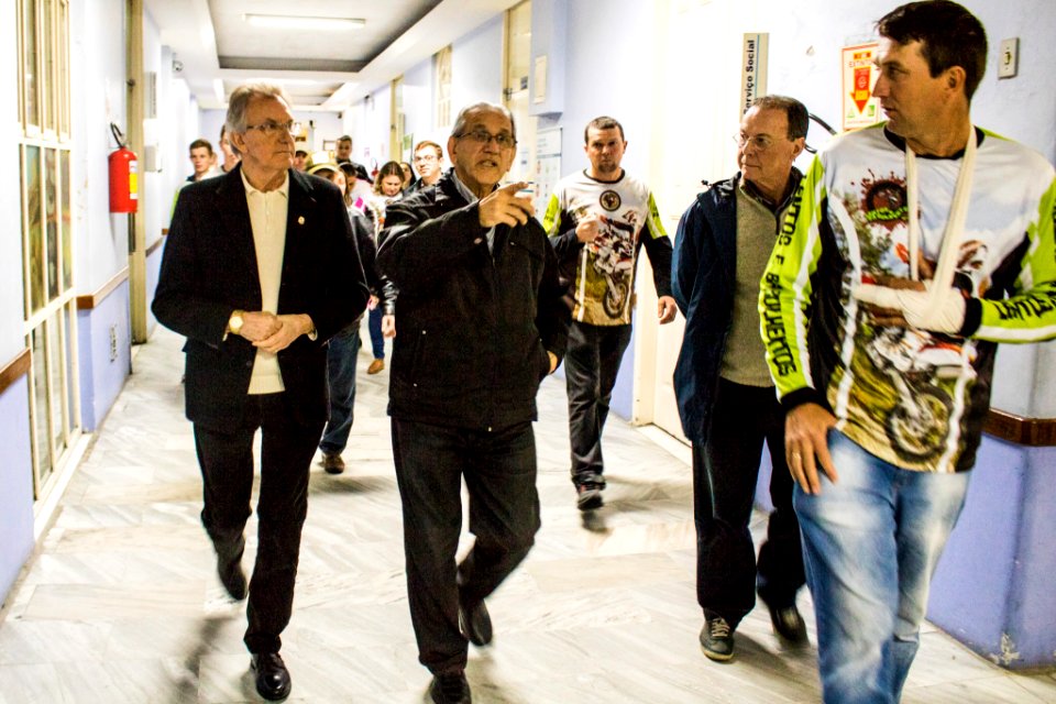 23.07.2019 - Prefeito em exercício Idemar Barz acompanha entrega de alimentos à Santa Casa arrecadados durante a trilha do pessegueiro - Foto Michel Corvello