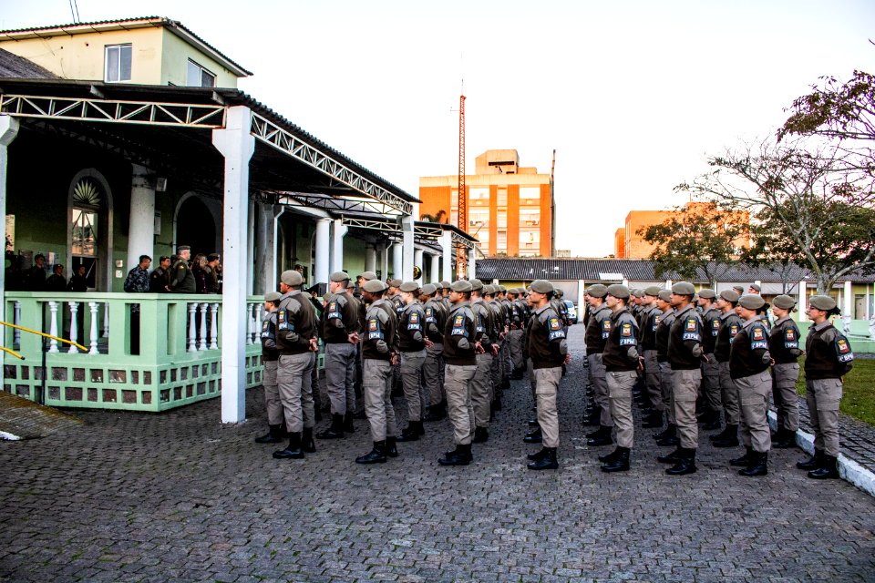 17.07.2019 - Prefeita Paula Mascarenas recebe homenagem dos soldados do 4º BPM - Foto Michel Corvello