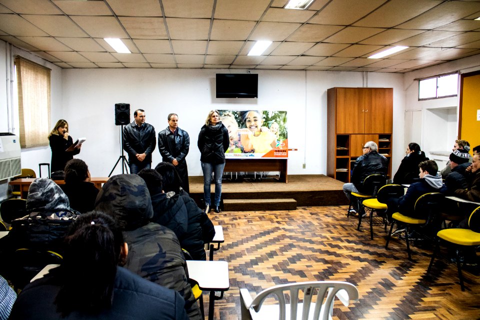 05.07.2019 - Prefeita Paula Mascarenhas prestigia aula inaugural do Espaço da Juventude para os alunos - Foto Michel Corvello