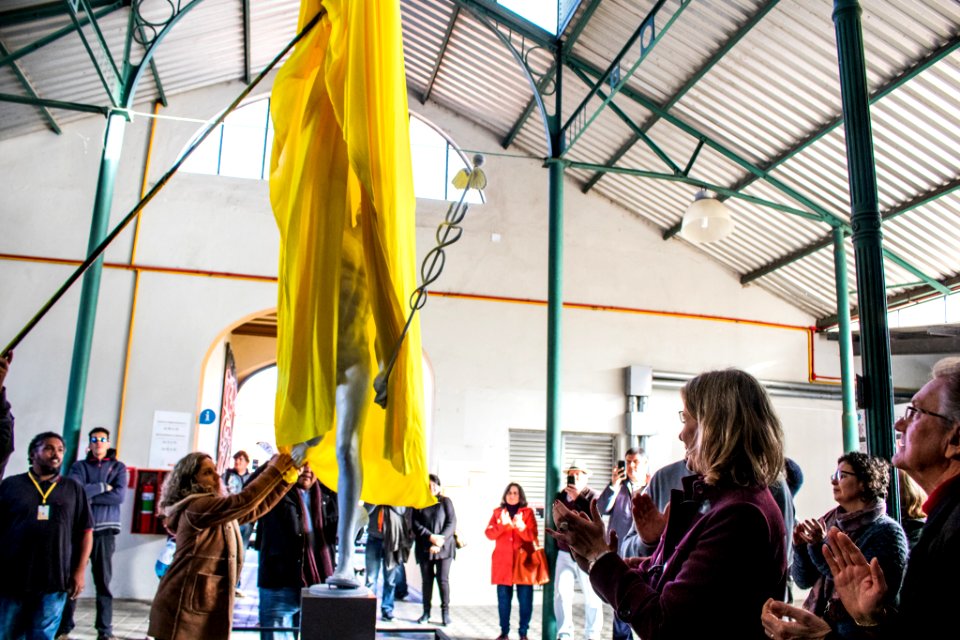 17.07.2019 - Prefeita Paula Mascarenhas prestigia a volta da estátua do Deus Mercúrio para o Mercado - Foto Michel Corvello