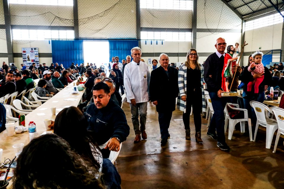27.07.2019 - Prefeito em exercício Idemar Barz prestigia almoço na Paróquia São Cristovão em comemoração ao Dia do Motorista - Foto Michel Corvello