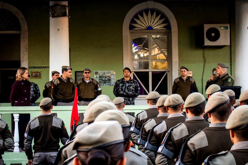17.07.2019 - Prefeita Paula Mascarenas recebe homenagem dos soldados do 4º BPM - Foto Michel Corvello