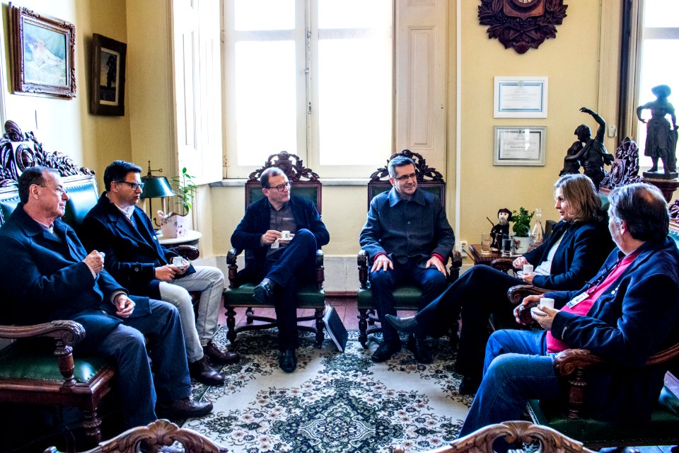 04.07.2019 - Prefeita Paula Mascarenhas em reunião com a Emater - Foto Michel Corvello