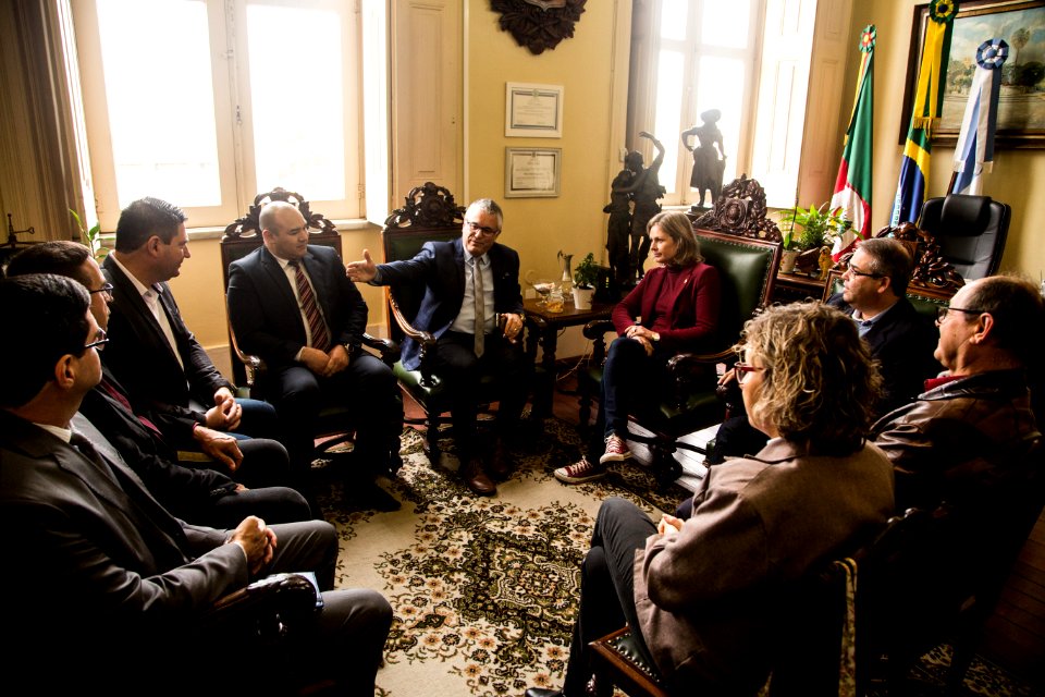 12.06.2019 - Prefeita Paula Mascarenhas em reunião com Associação dos Pastores de Pelotas - Foto: Gustavo Vara