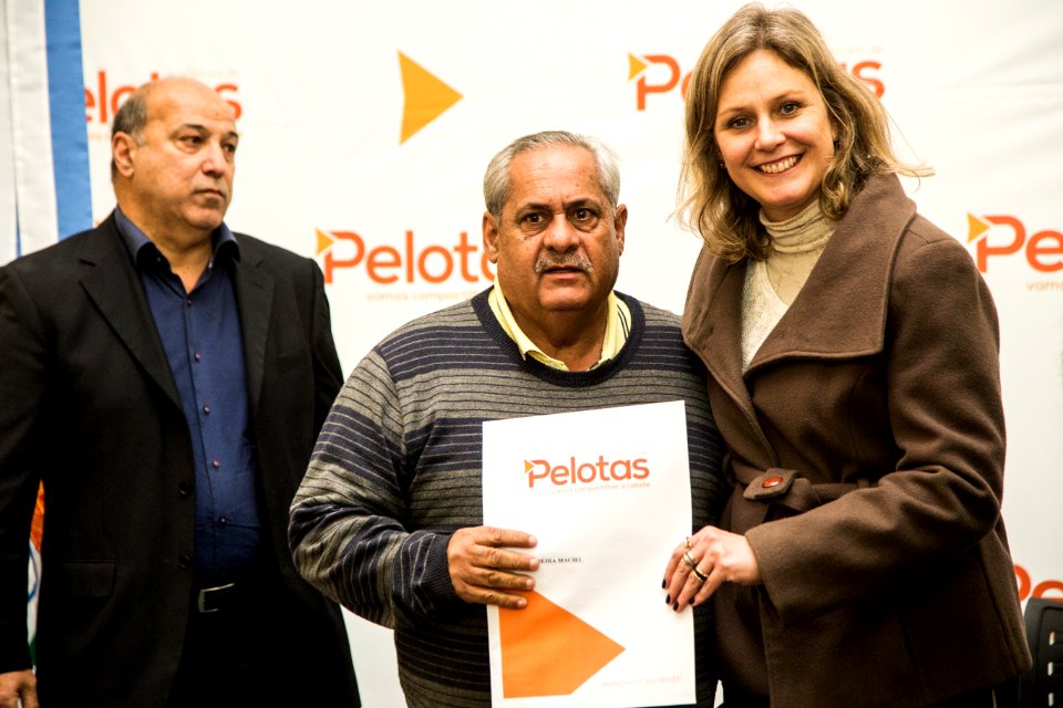 02.09.2019 - Prefeita Paula Mascarenhas realiza a entrega de novas autorizações aos taxistas - Foto: Gustavo Vara