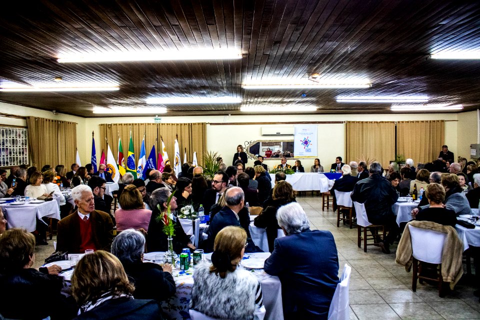 01.07.2019 - Prefeita Paula Mascarenhas prestigia posse conjunta dos Rotarys - Foto Michel Corvello