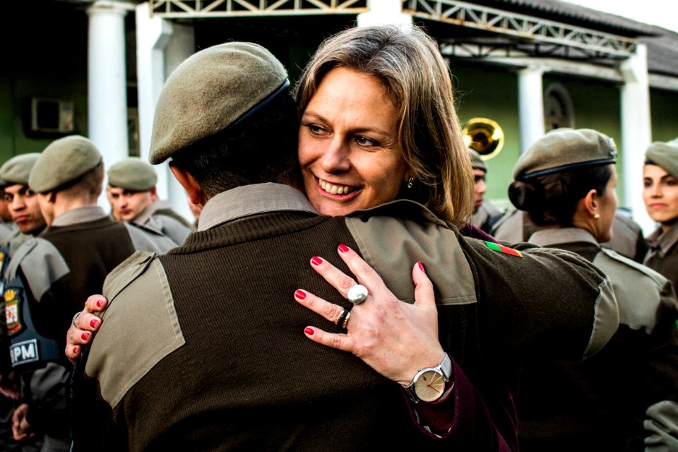 17.07.2019 - Prefeita Paula Mascarenas recebe homenagem dos soldados do 4º BPM - Foto Michel Corvello
