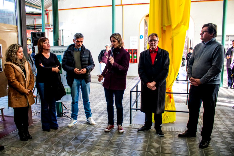 17.07.2019 - Prefeita Paula Mascarenhas prestigia a volta da estátua do Deus Mercúrio para o Mercado - Foto Michel Corvello
