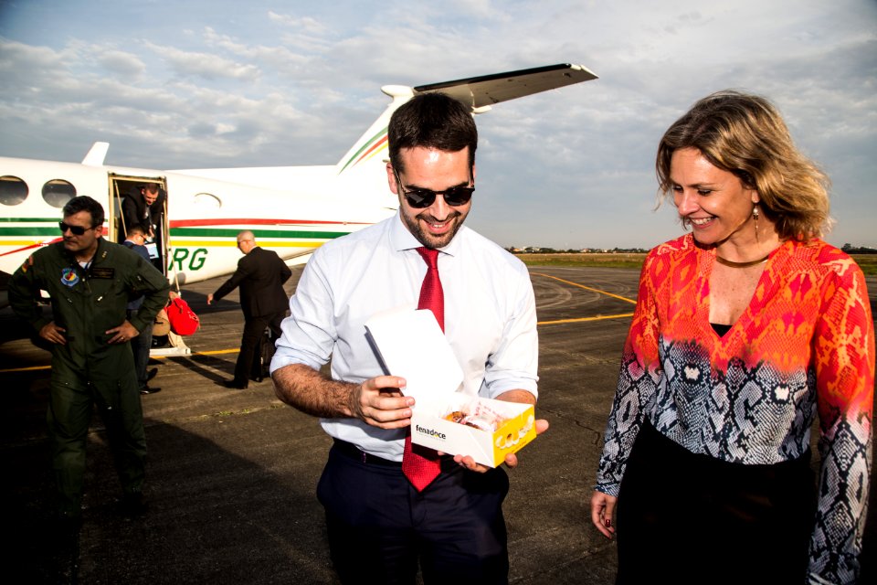 13.06.2019 - Prefeita Paula Mascarenhas recepciona o Governador do Rio Grande do Sul, Eduardo Leite no aeroporto de Pelotas - Foto: Gustavo Vara