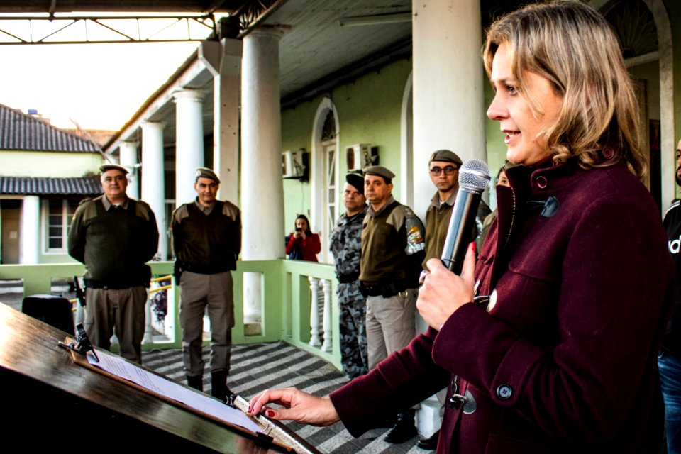 17.07.2019 - Prefeita Paula Mascarenas recebe homenagem dos soldados do 4º BPM - Foto Michel Corvello